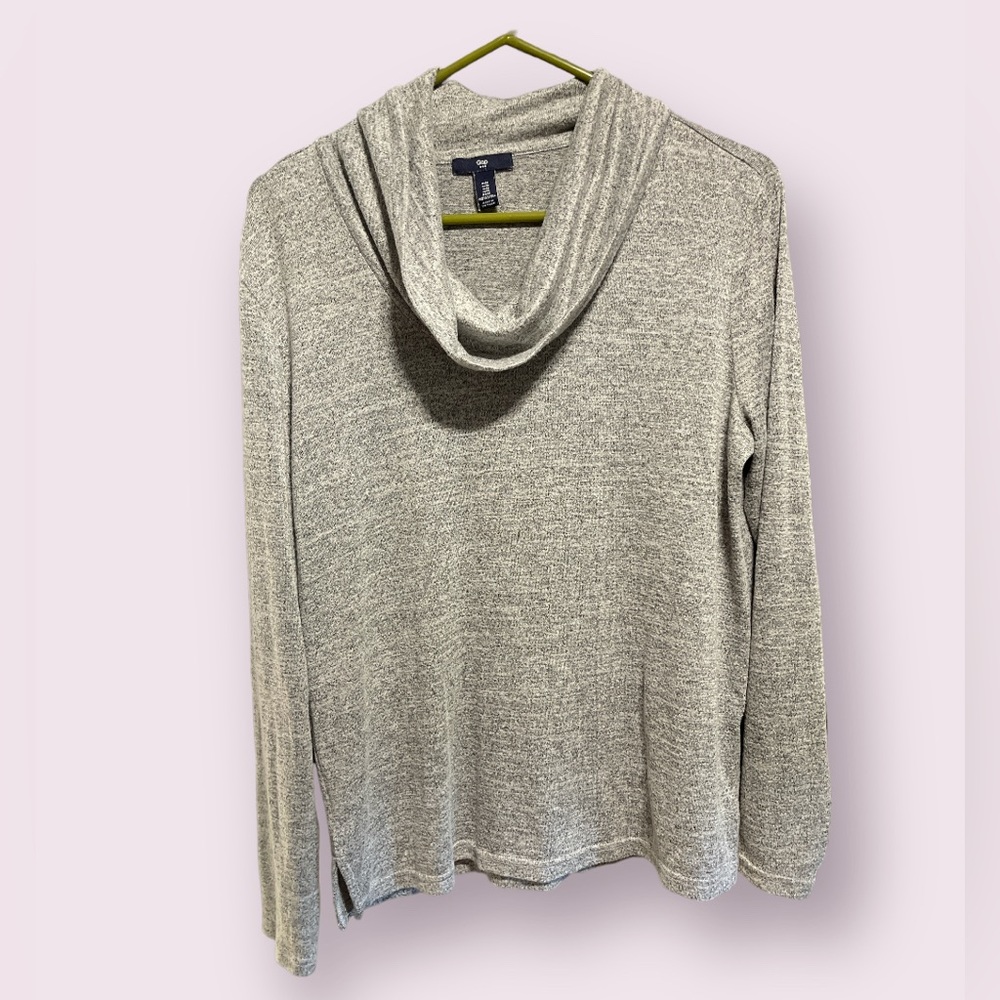 Medium scoop neck gap sweater